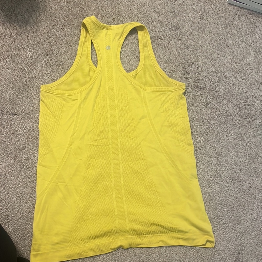 Lululemon tank top size 8 - Picture 2 of 3